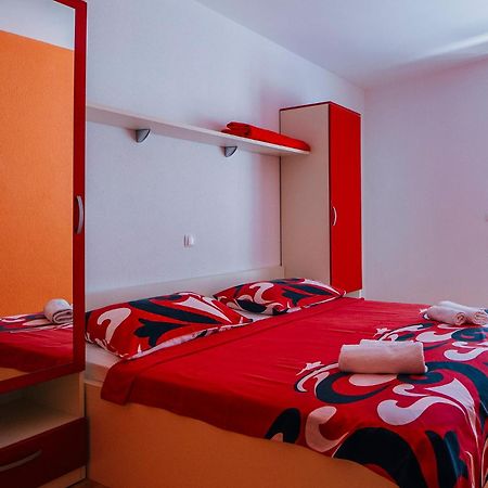 Luxur Centar With Sea View Terrace Lägenhet Baška Voda Exteriör bild