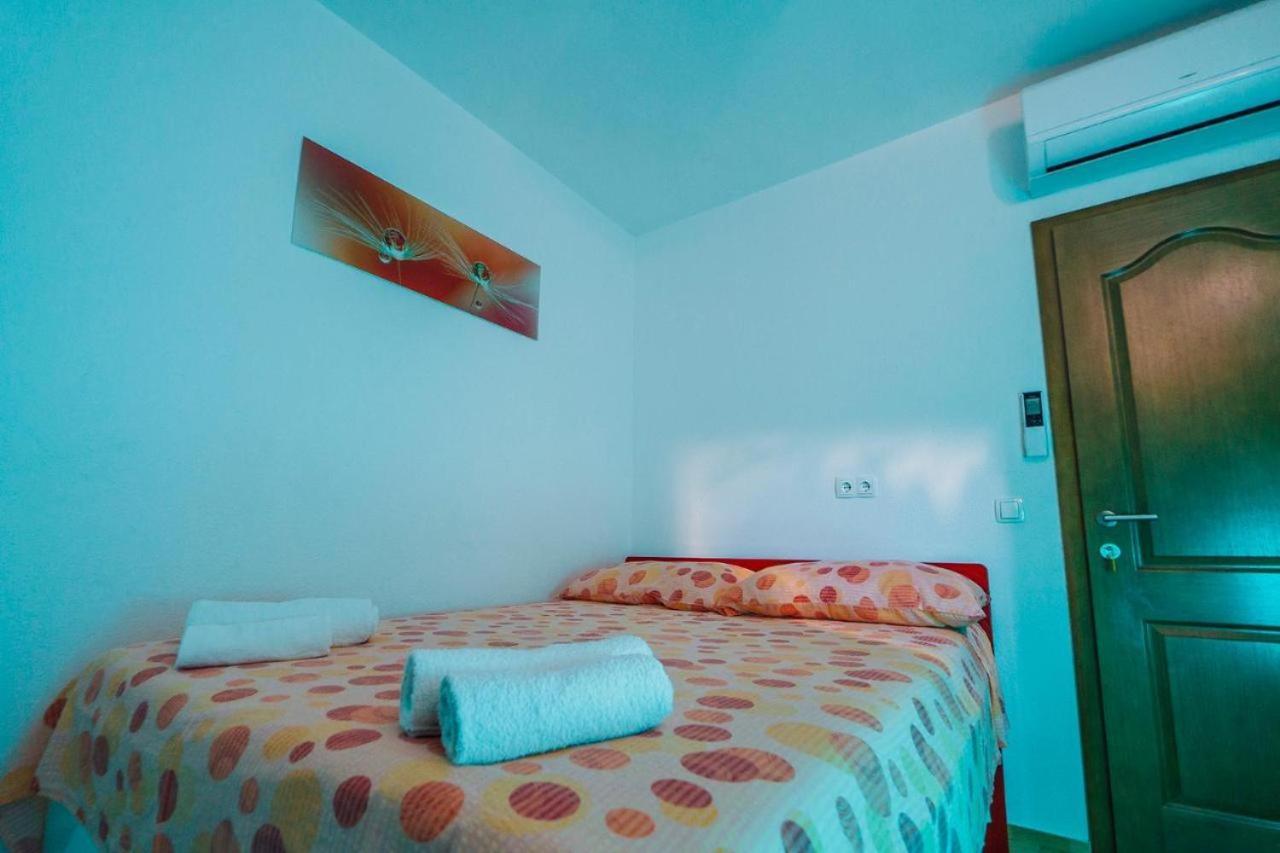 Luxur Centar With Sea View Terrace Lägenhet Baška Voda Exteriör bild