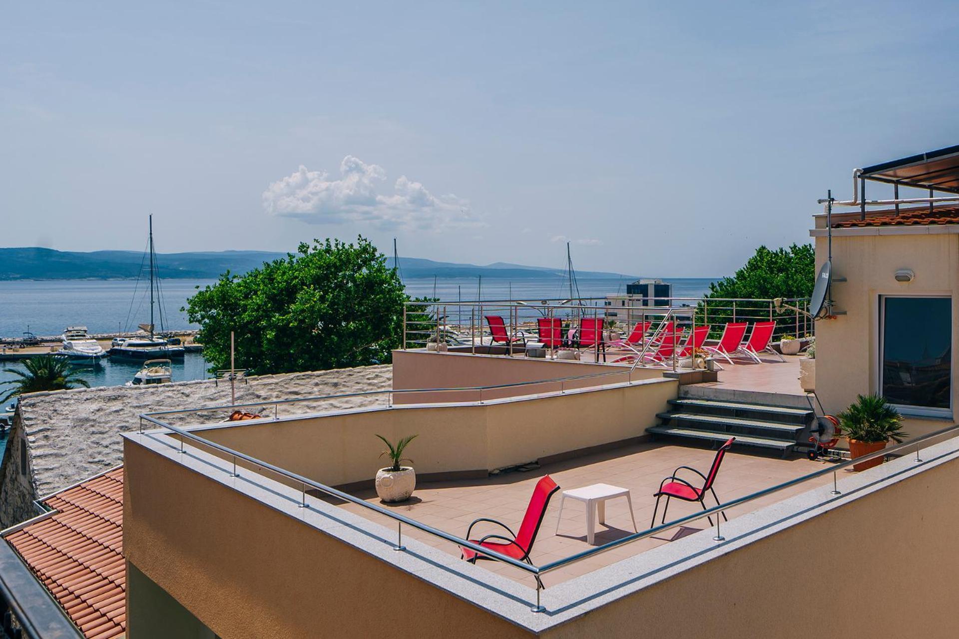 Luxur Centar With Sea View Terrace Lägenhet Baška Voda Exteriör bild
