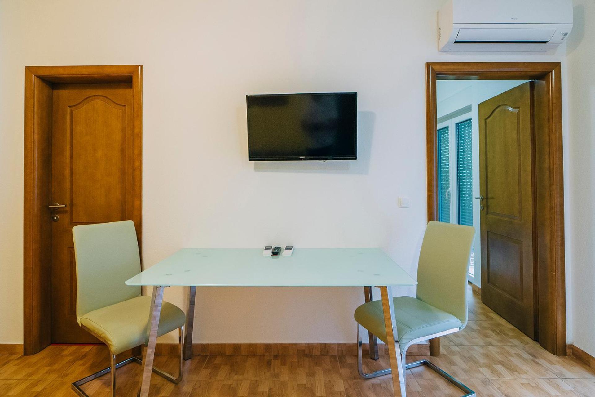 Luxur Centar With Sea View Terrace Lägenhet Baška Voda Exteriör bild