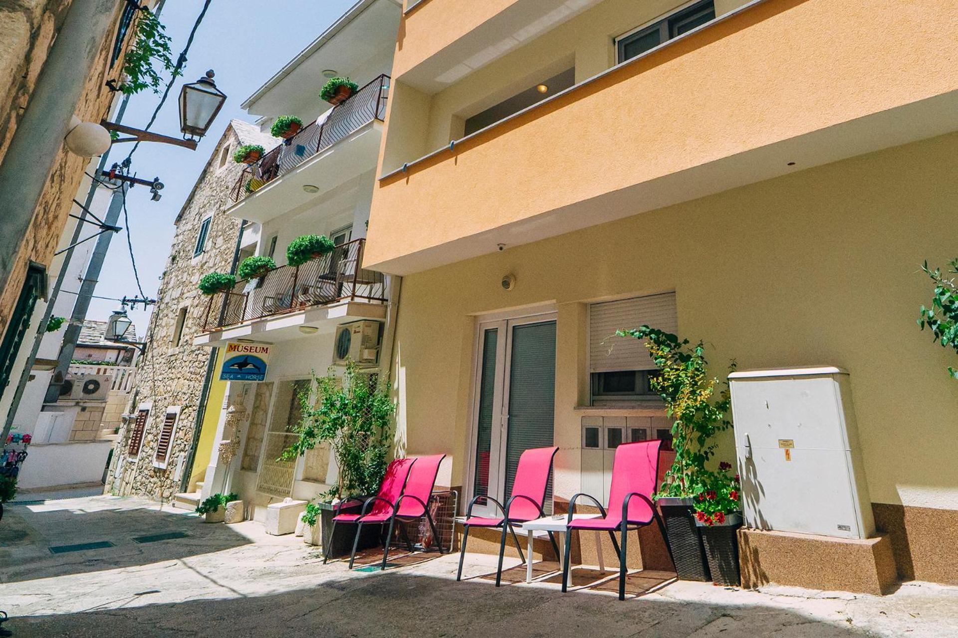 Luxur Centar With Sea View Terrace Lägenhet Baška Voda Exteriör bild