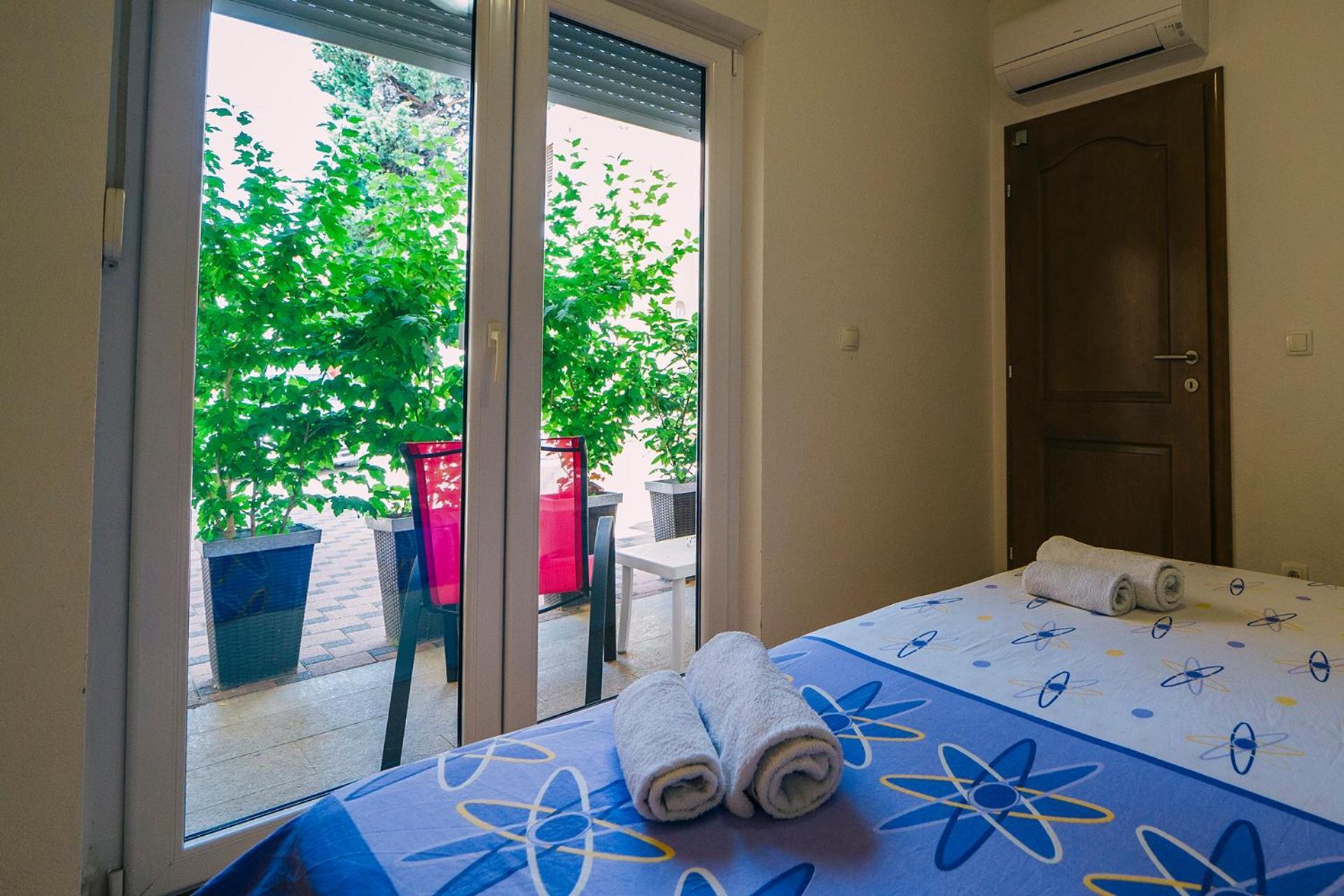 Luxur Centar With Sea View Terrace Lägenhet Baška Voda Exteriör bild