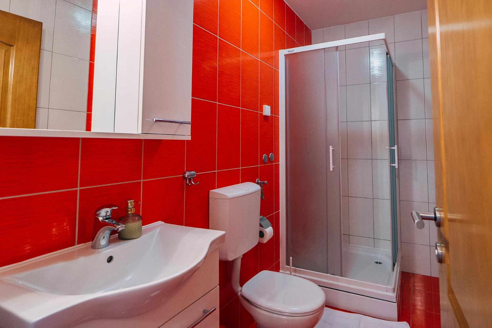 Luxur Centar With Sea View Terrace Lägenhet Baška Voda Rum bild